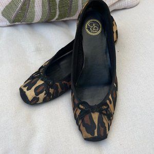Jessica Simpson Ballet Flats in animal print Size 10